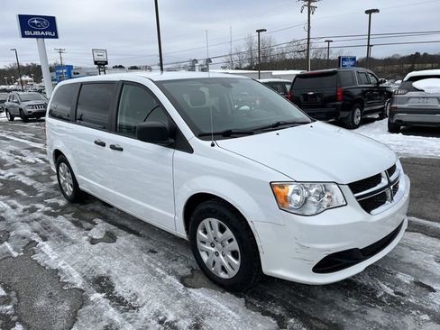 Used 2019 Dodge Grand Caravan SE w/ UConnect Hands-Free Group image 11