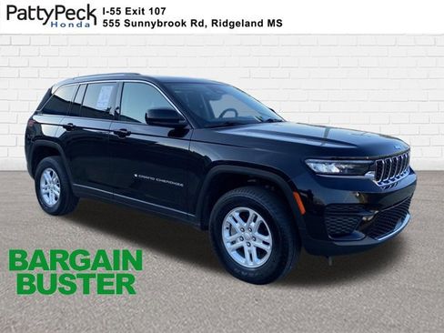 Used 2024 Jeep Grand Cherokee Laredo image 1