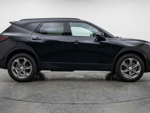 Used 2025 Chevrolet Blazer LT FWD image 11