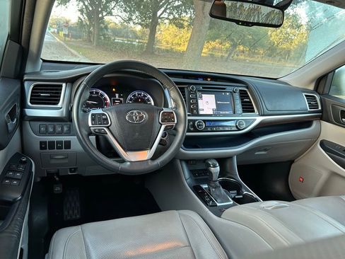 Used 2016 Toyota Highlander Limited w/ Driver Technology Package image 11