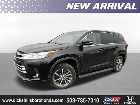Used 2018 Toyota Highlander XLE image 1