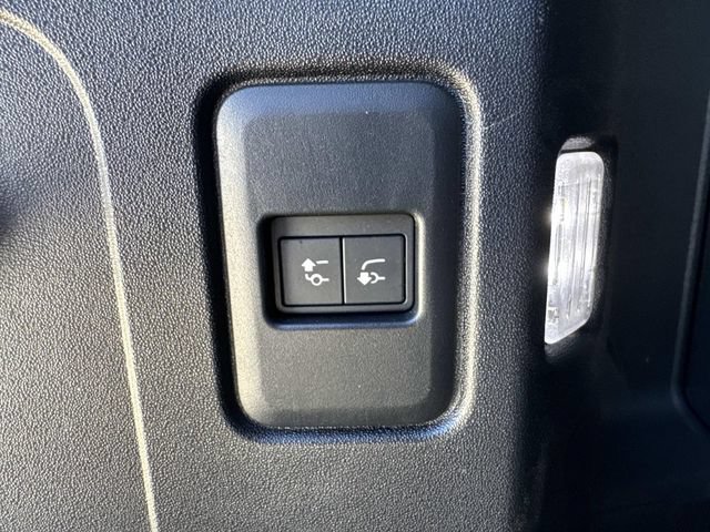 Used 2023 Land Rover Defender 110 X-Dynamic SE AWD/4WD image 14