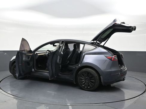 Used 2023 Tesla Model Y Long Range image 31