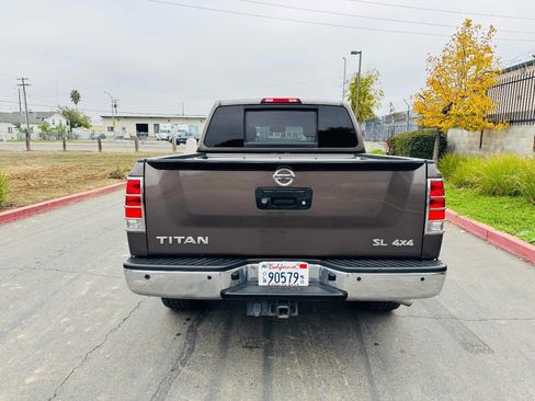 Used 2014 Nissan Titan SL w/ SL Moonroof Package image 4