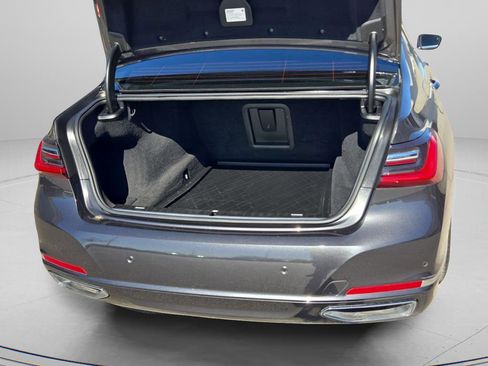 Used 2022 BMW 750i xDrive image 25