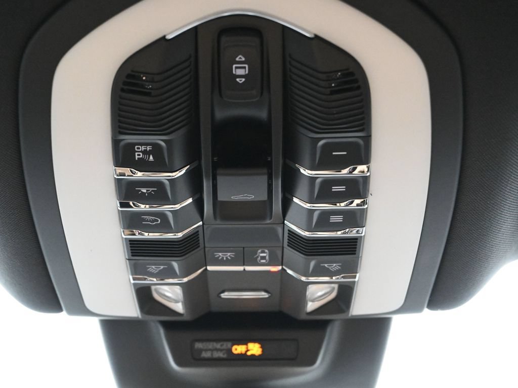 Certified 2026 Porsche Macan AWD/4WD image 25