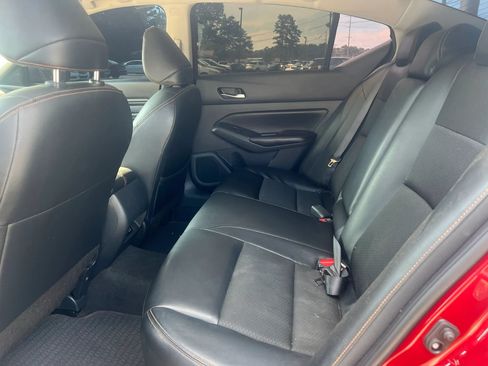 Used 2022 Nissan Altima 2.5 SR FWD image 2