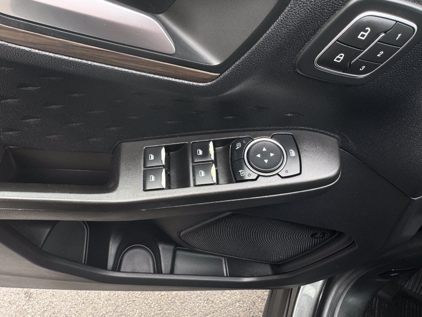Used 2020 Ford Escape Titanium AWD/4WD image 14