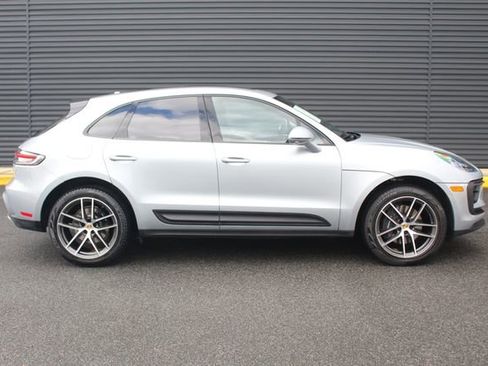 Certified 2025 Porsche Macan image 9