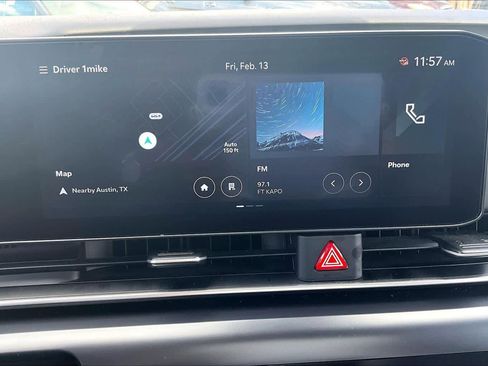 Used 2025 Kia Carnival image 30