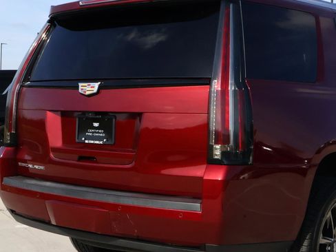 Used 2020 Cadillac Escalade Premium Luxury w/ Escalade Sport Edition image 11