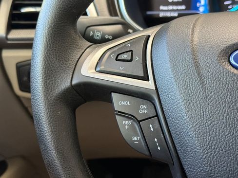 Used 2020 Ford Fusion SE FWD image 26
