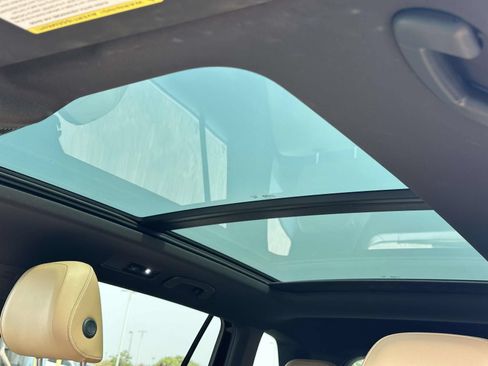 Used 2023 Volkswagen Tiguan SE w/ Panoramic Sunroof Package AWD/4WD image 17