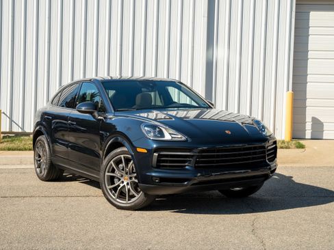 Certified 2023 Porsche Cayenne Platinum Edition image 9