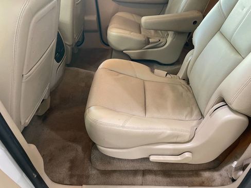 Used 2010 GMC Yukon XL SLT image 21