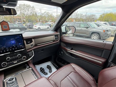 Used 2024 Ford Expedition Max Limited image 18
