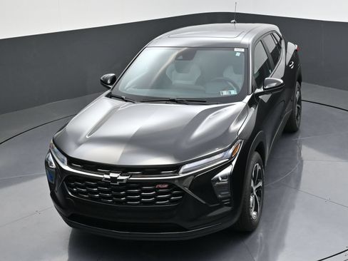 Used 2026 Chevrolet Trax RS w/ Sunroof Package FWD image 39
