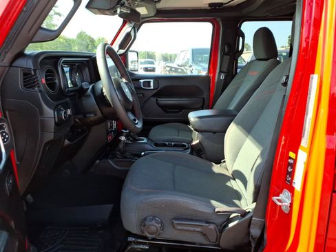 Used 2024 Jeep Wrangler Unlimited Rubicon AWD/4WD image 18