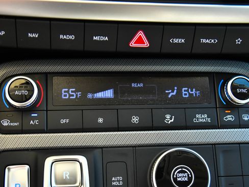 Used 2024 Hyundai Palisade SEL FWD image 27