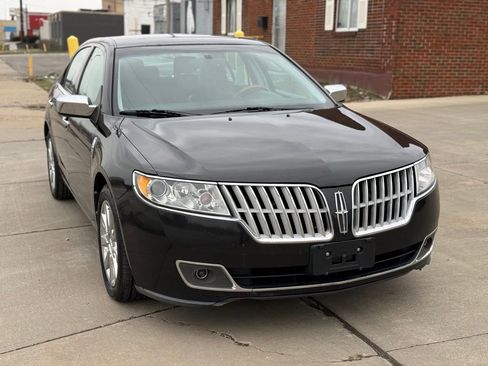 Used 2011 Lincoln MKZ image 3