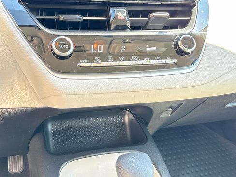 Used 2022 Toyota Corolla LE FWD image 6