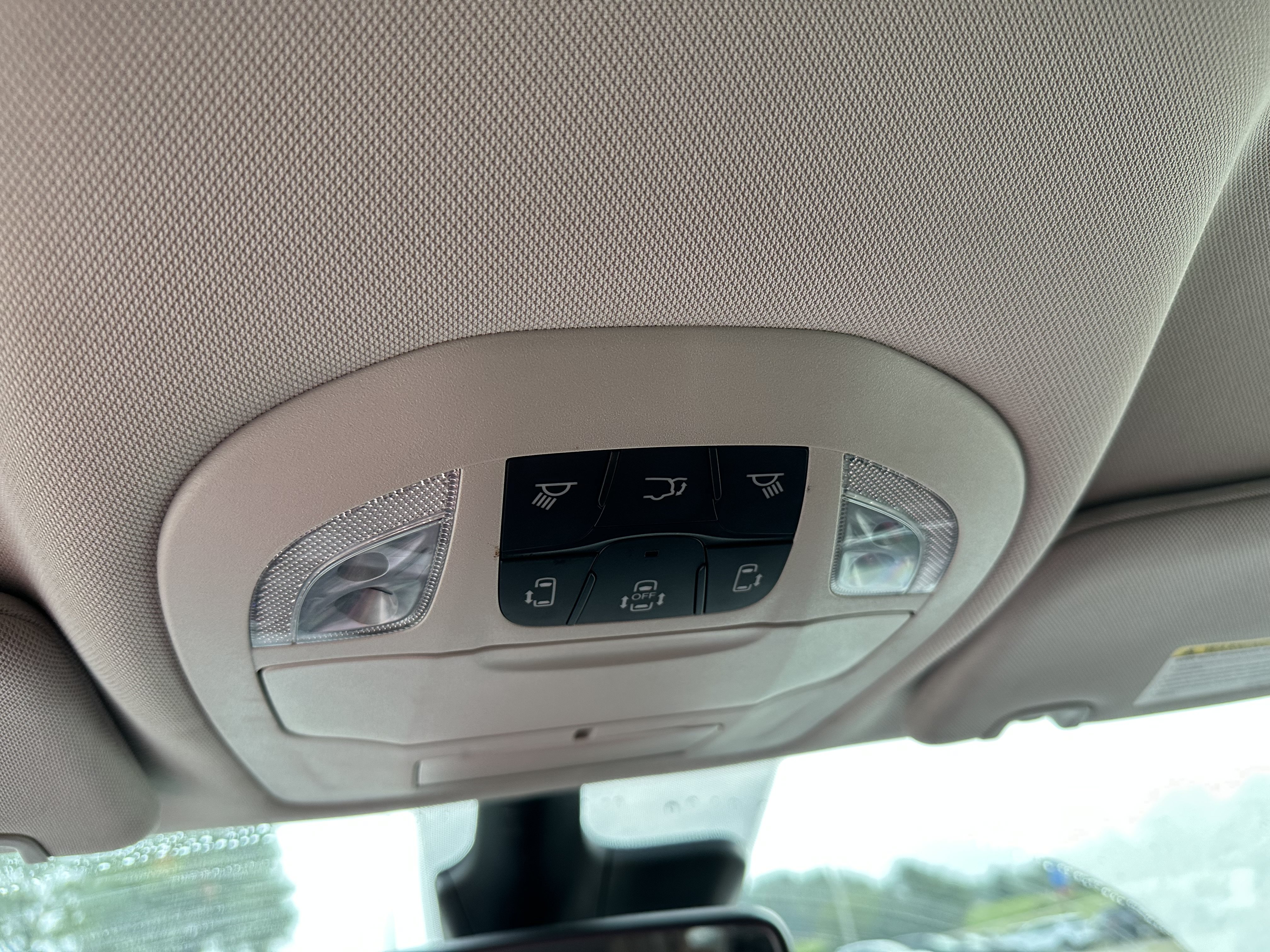 Used 2023 Chrysler Pacifica Touring-L FWD image 16