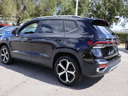 Certified 2025 Volkswagen Taos SEL image 5