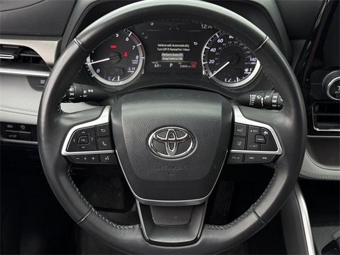 Used 2024 Toyota Highlander LE image 13