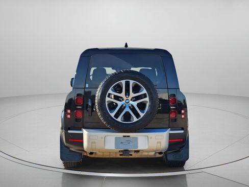 Certified 2024 Land Rover Defender 130 X-Dynamic SE AWD/4WD image 4