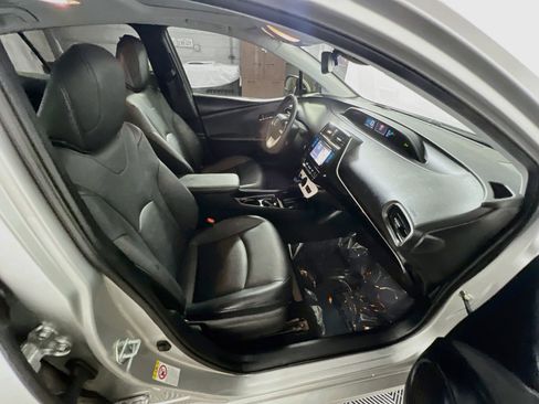 Used 2017 Toyota Prius Four w/ Advanced Technology Package FWD image 31