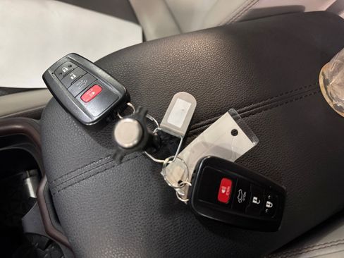 Certified 2020 Toyota RAV4 Limited AWD/4WD image 27