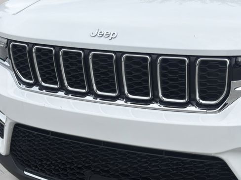 Used 2022 Jeep Grand Cherokee Limited AWD/4WD image 39