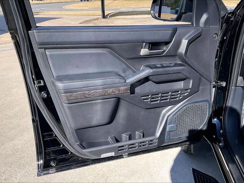 Used 2024 Toyota Tacoma Limited w/ Limited Package (LT) image 20