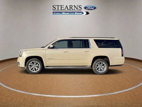 Used 2015 GMC Yukon XL SLT w/ Open Road Package AWD/4WD image 3