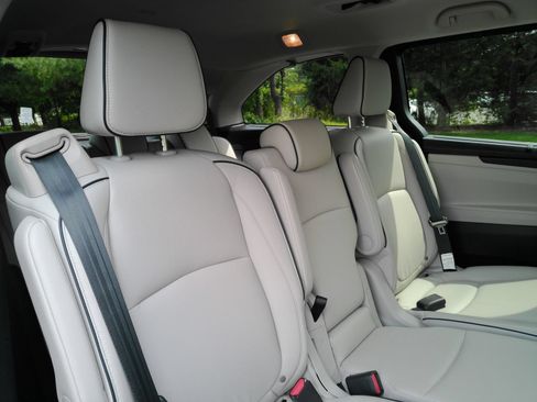 Used 2025 Honda Odyssey Touring image 23