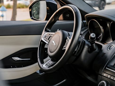 Used 2019 Jaguar E-PACE S image 15