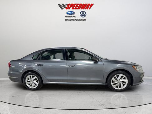 Used 2018 Volkswagen Passat 2.0T SE FWD image 4
