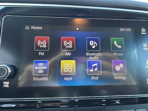 Used 2018 Mitsubishi Outlander SEL image 11