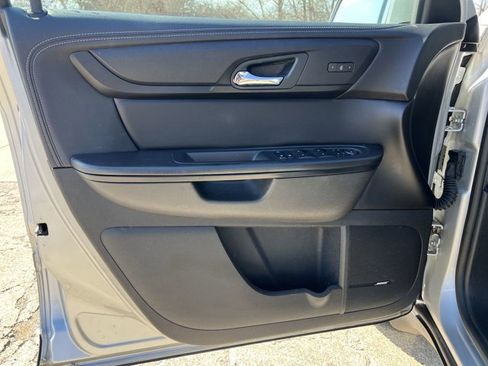 Used 2016 Chevrolet Traverse LT image 23