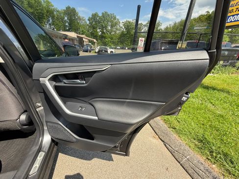 Used 2019 Toyota RAV4 XLE w/ Convenience Package AWD/4WD image 17