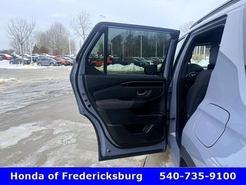 Used 2025 Honda Pilot Sport image 11