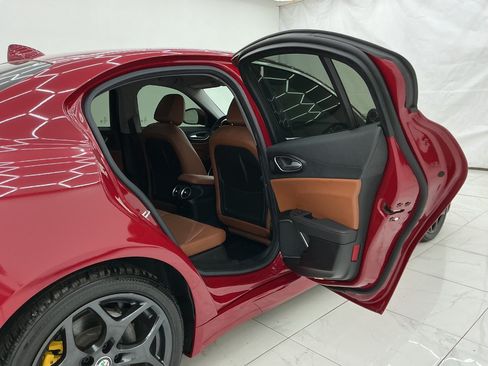 Used 2019 Alfa Romeo Giulia RWD image 23