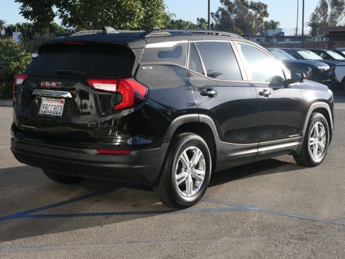 Used 2022 GMC Terrain SLE w/ Driver Convenience Package image 5