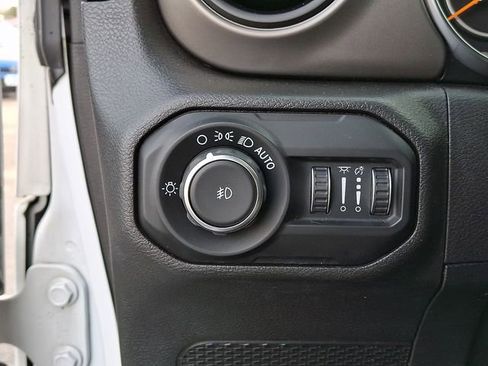 Used 2019 Jeep Wrangler Unlimited Sport S image 25