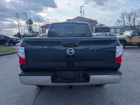 Used 2017 Nissan Titan SV image 5