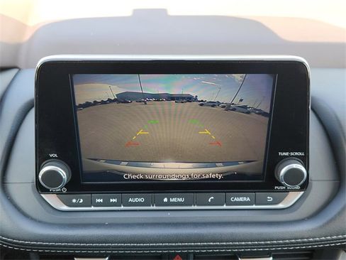 Used 2023 Nissan Rogue SV image 19