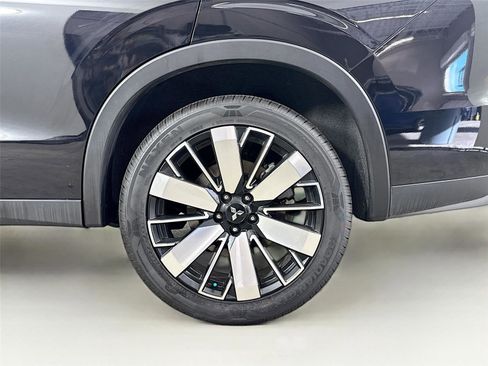 Used 2025 Mitsubishi Outlander SE image 29