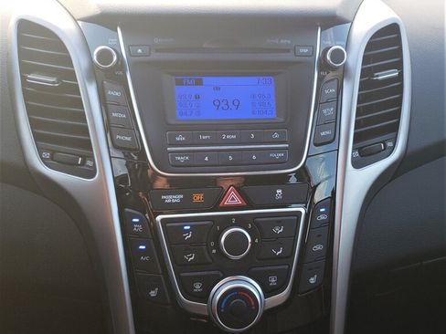 Used 2016 Hyundai Elantra GT FWD image 17