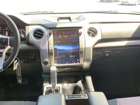 Used 2018 Toyota Tundra SR5 w/ SR5 Upgrade Package AWD/4WD image 31