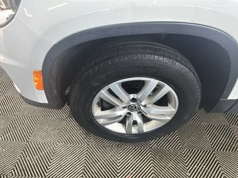 Used 2017 Volkswagen Tiguan S AWD/4WD image 9